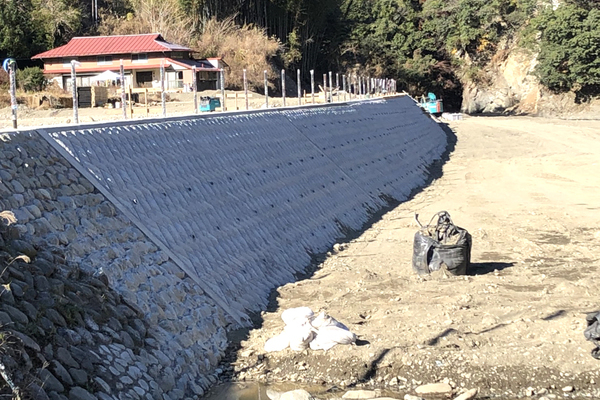 神奈川県S市 河川復旧 間知石積み工事完工 イメージ1