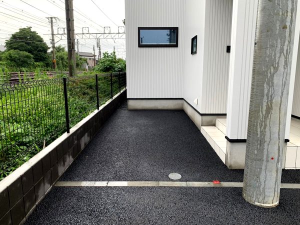 神奈川県C市 住宅駐車場ローラーストーン施工 イメージ5