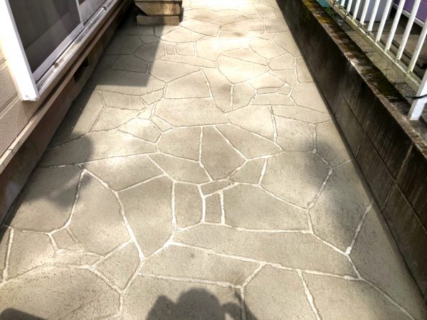 神奈川県Ｍ市 犬走り ローラーストーン外構工事 イメージ3