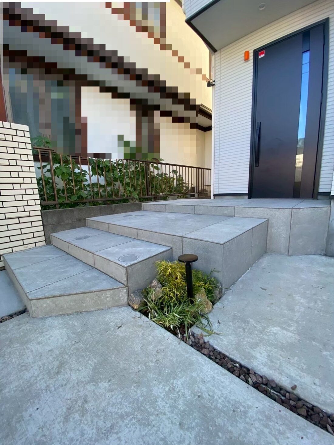 視線対策×デザイン性を備えたセミクローズ外構リフォーム イメージ3